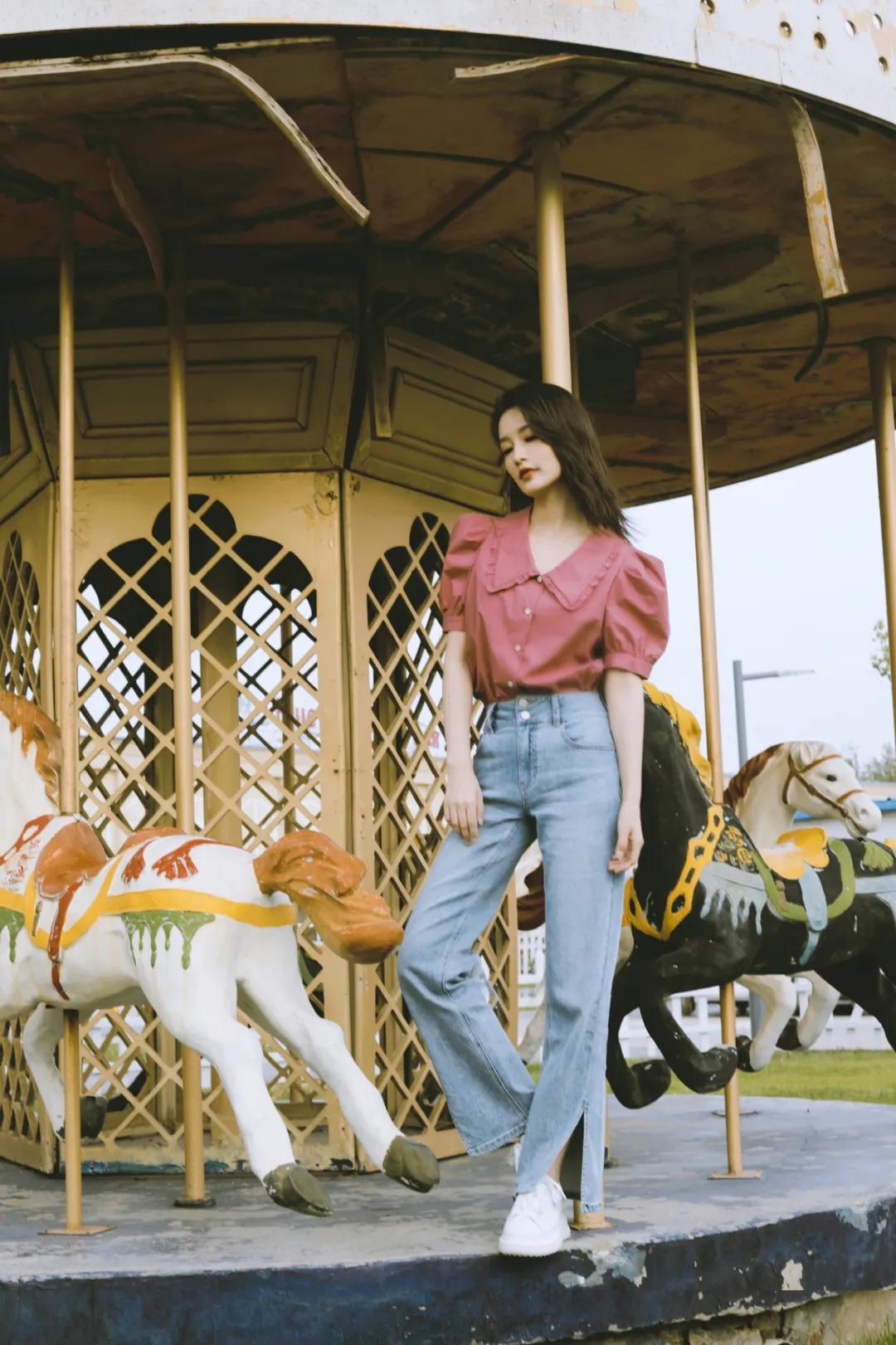 何穗冬天穿衣搭配技巧 (何穗的日常穿搭简单大方又有气质)