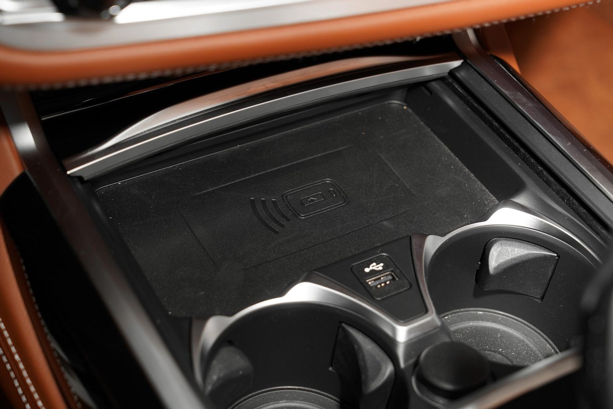 宝马7系音响显示无可用来源,宝马7系屏幕不亮音响没声音