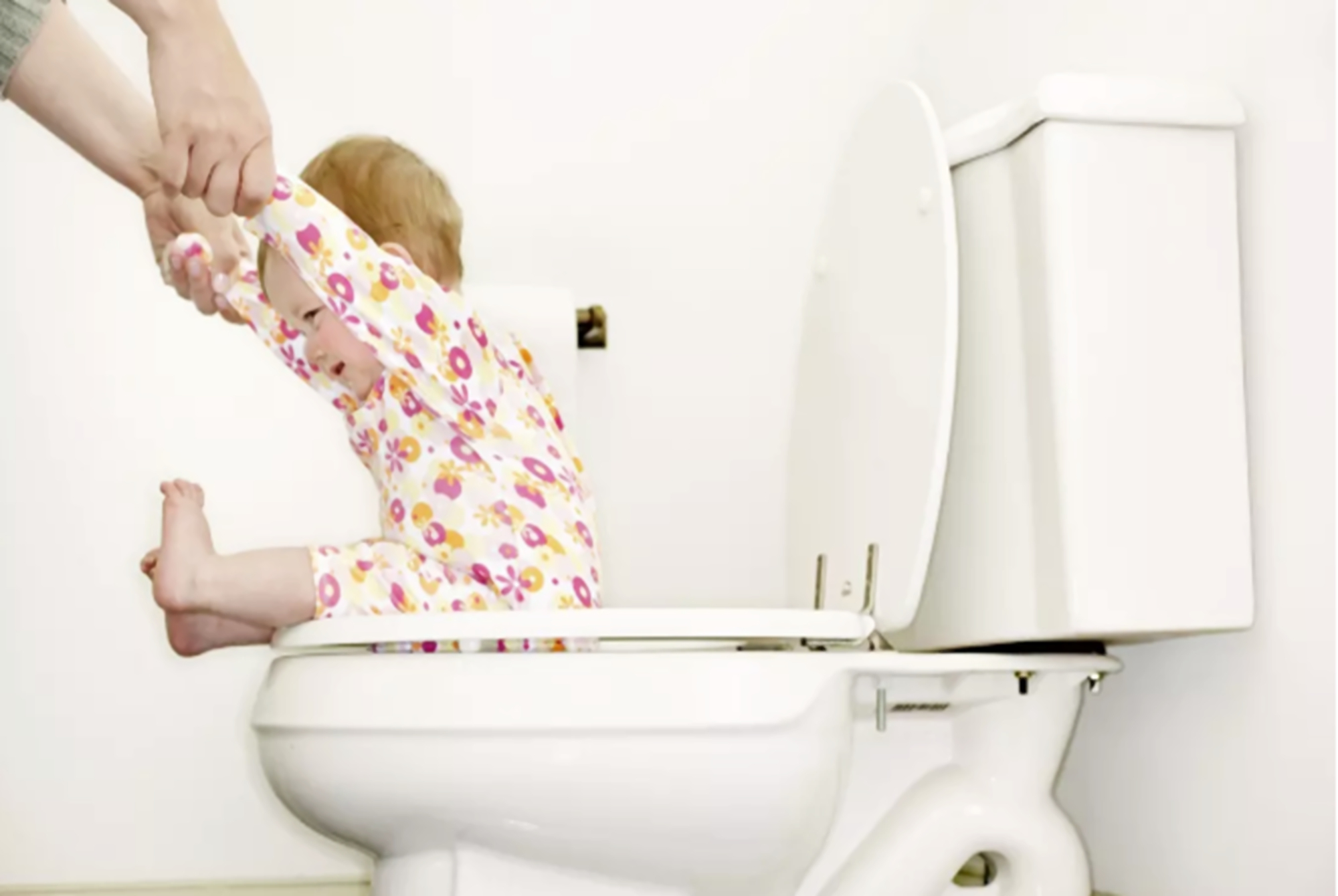 如何解决孩子在幼儿园拉臭臭,为啥孩子不在幼儿园拉臭臭