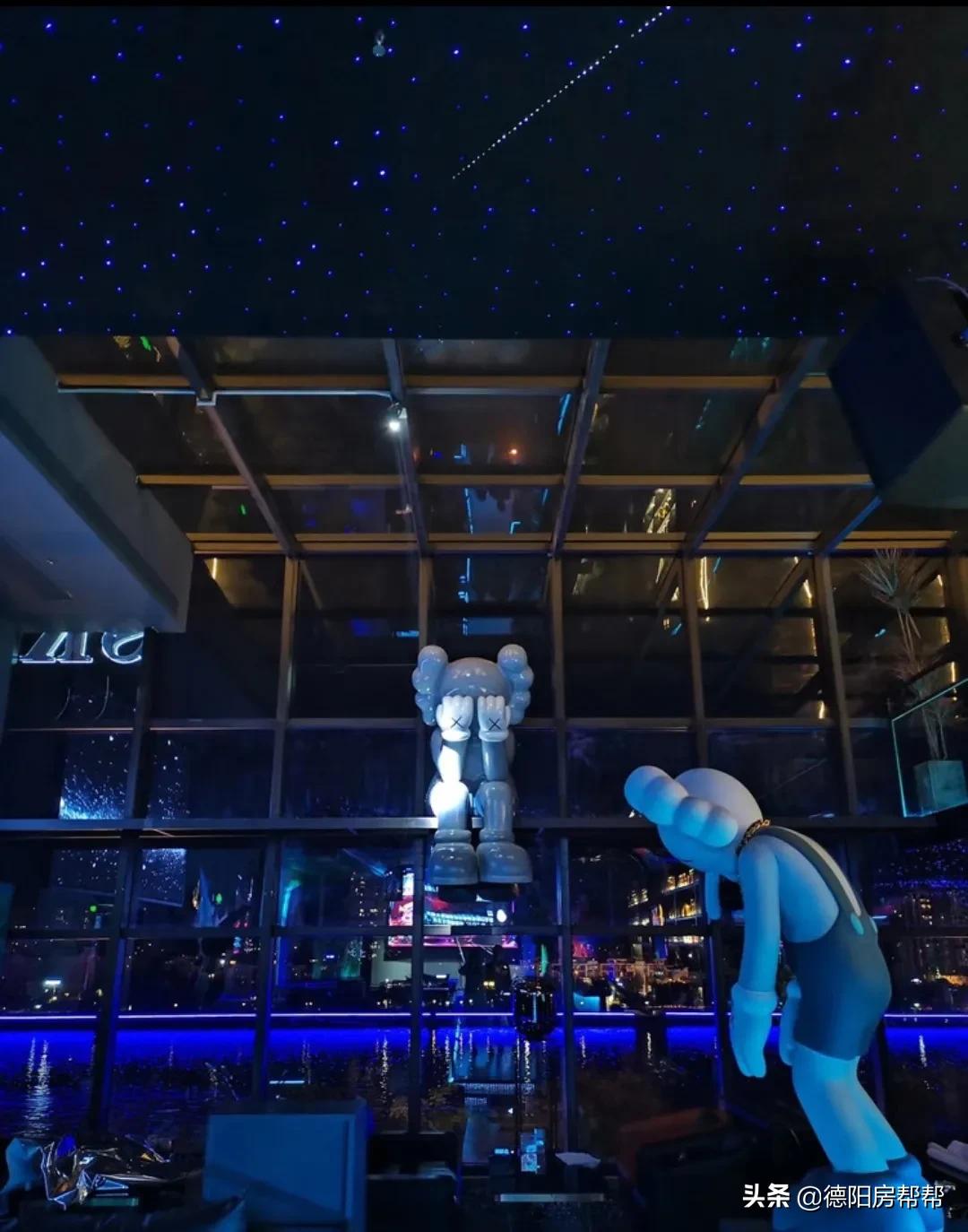 在这些酒精浓度50°的德阳街头,“耍家们”找到了商机