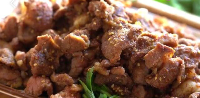 徐州小伙卖羊头,农村大叔50头羊一年利润