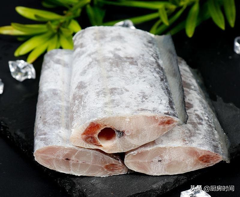 煎带鱼不腥的小诀窍,煎带鱼不粘锅不掉皮的做法慢动作
