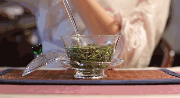 一定要记住在春天可以常喝些春茶,冬天喝春茶有什么好处