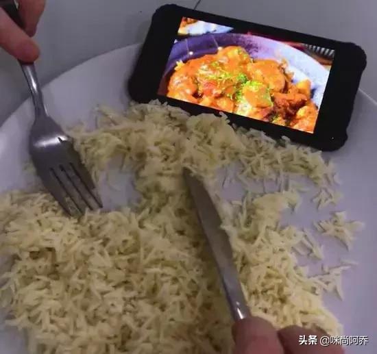 给你70万,拿一百万没有手机你愿意吗