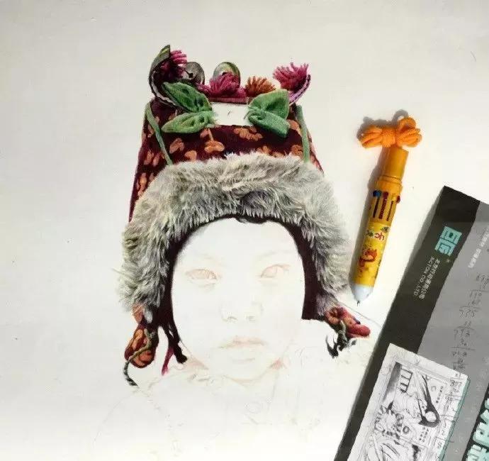 90后小伙用笔画画,九零后小伙靠画肖像漫画走红网络