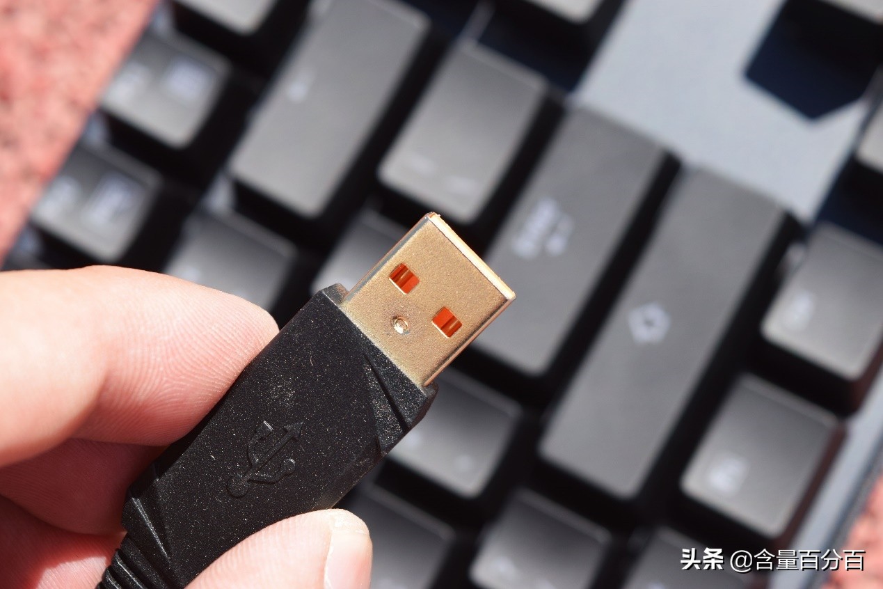 cherry红轴和ttc烈焰雪轴,技嘉机械键盘推荐