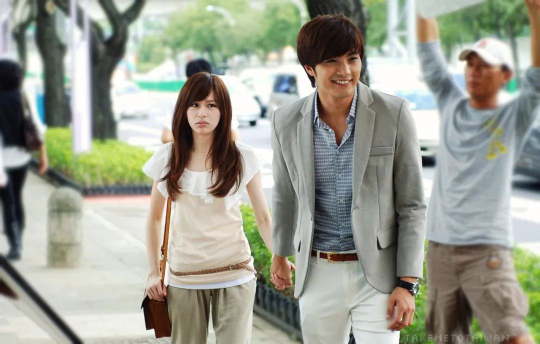 王心凌逆袭视频,从爆红到被抛弃