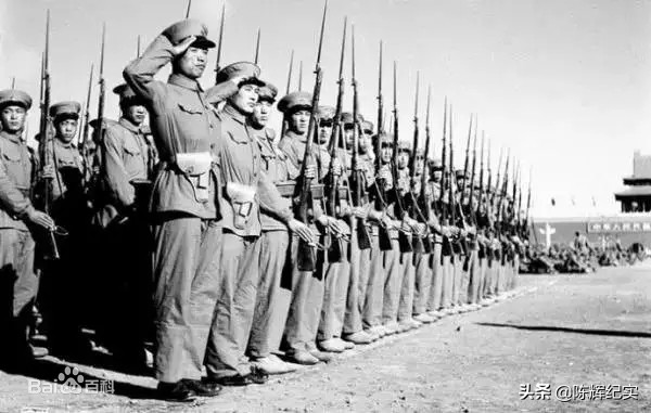 三军仪仗队礼服解说,三军仪仗队礼仪刀