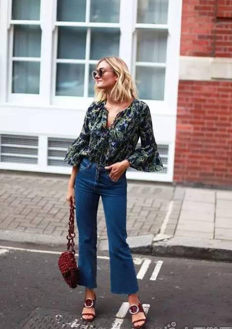 短上衣喇叭裤怎么搭配鞋子,宽松t恤搭配长打底裤穿什么鞋子