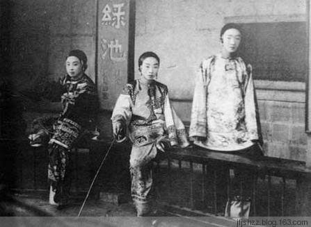 有多风光就有多凄惨：丧钟里的八旗子弟