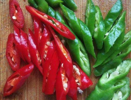 子姜炒鸡做法大全,葱姜炒鸡的家常做法正宗