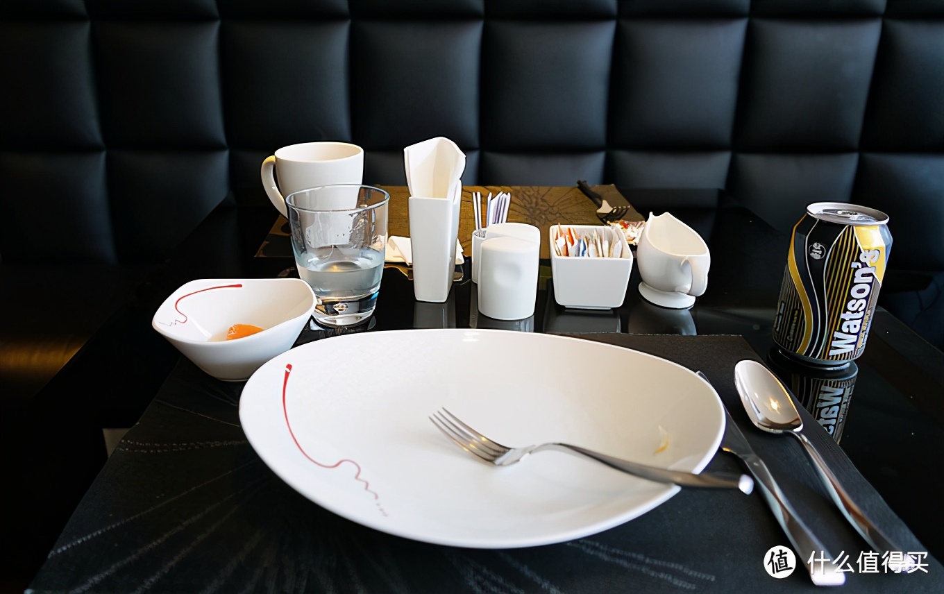 闅愪簬灞辨捣,闅愪簬灞辨捣涔嬮棿