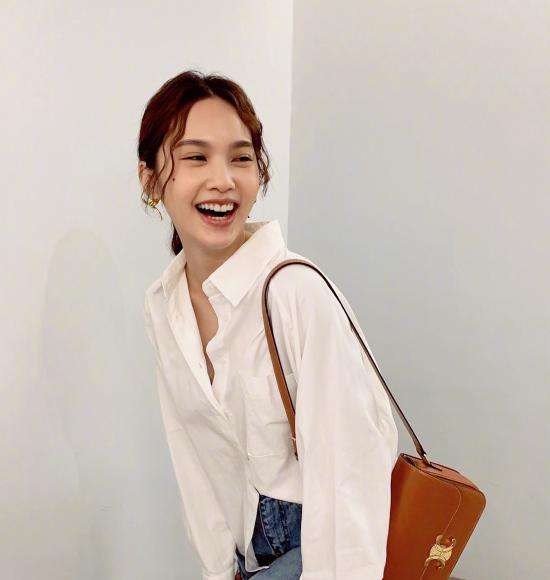 脸上有痣的女人会有什么特征,脸上有痣的女人天生就是大美人