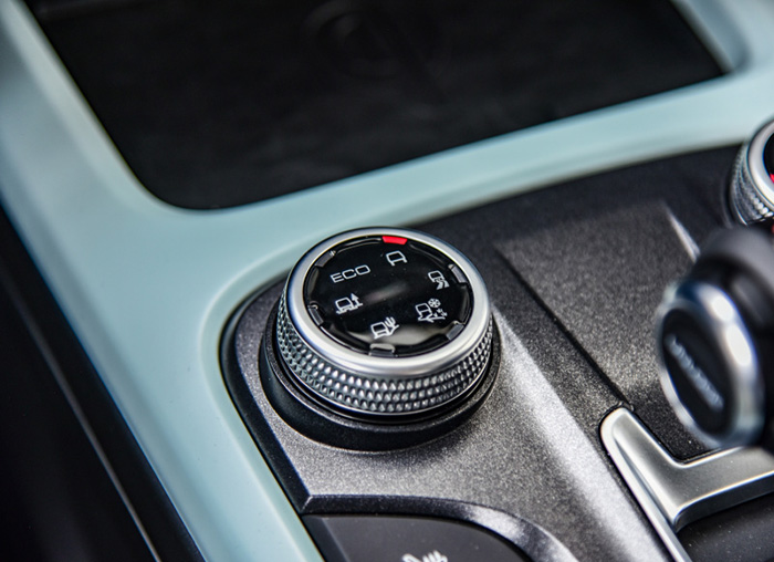 坦克300四驱suv实地越野路况表现,坦克300越野车穿越视频