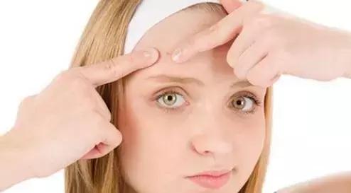 毛孔粗大油腻如何改善,毛孔粗大改善方法控油遮瑕