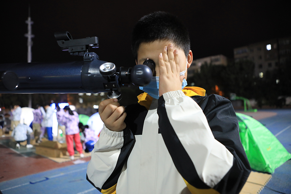 兵团第二中学：中秋月圆夜过出科技范