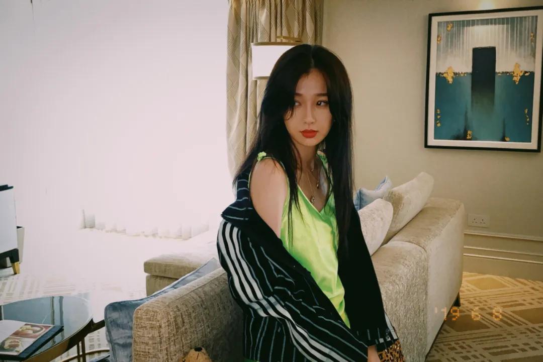 别的不说，《青你2》的*服私**是真的可！