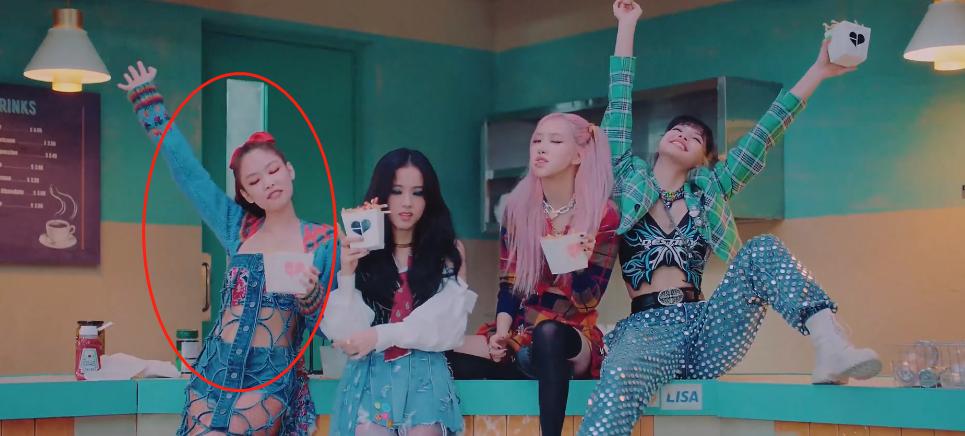 粉墨新歌MV，金智妮都穿了什么？YG造型师差点把衣服剪没了