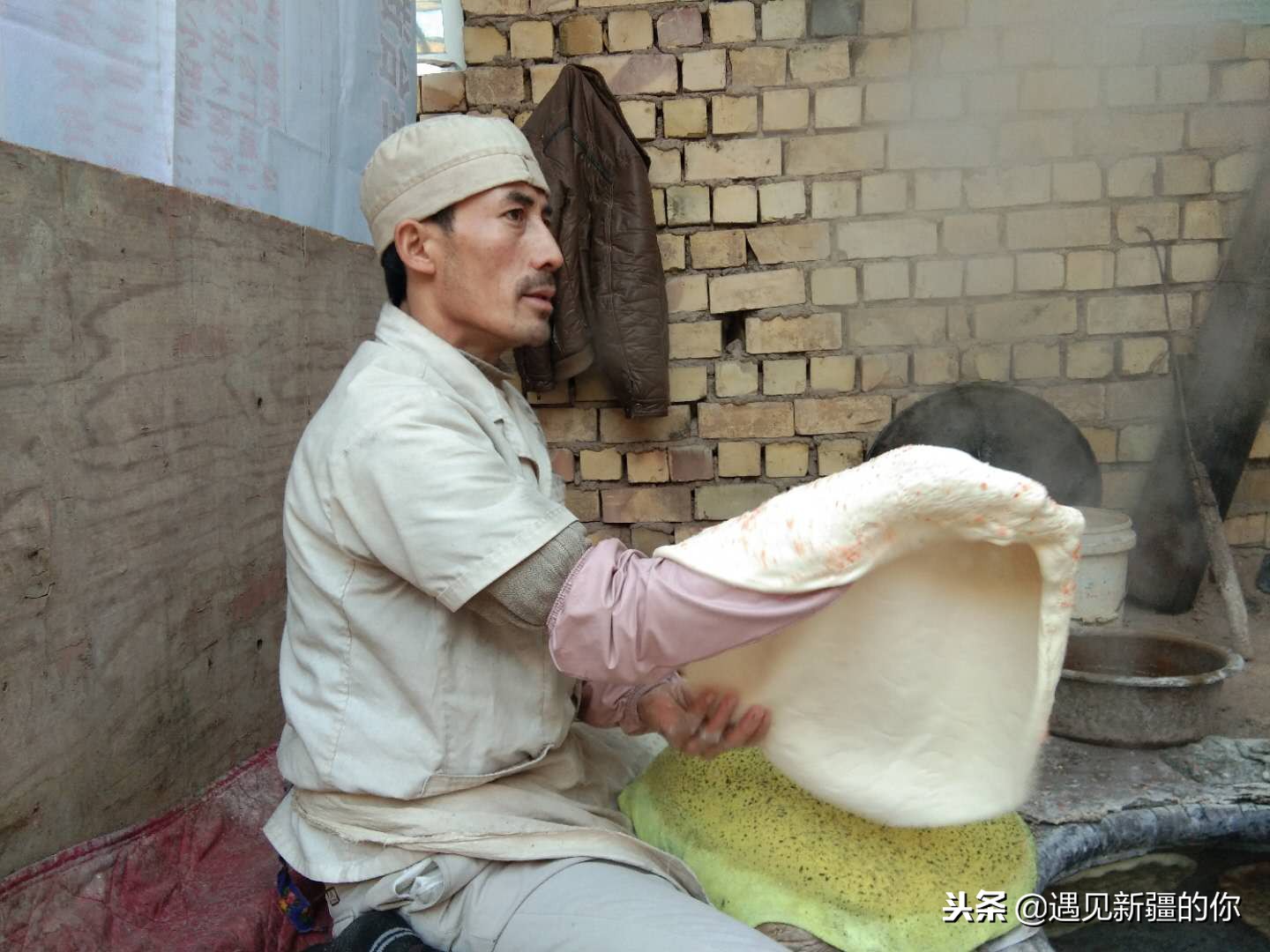 库车大馕新疆特色,库车大馕脆