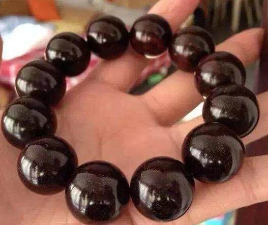 小叶紫檀玩出玻璃底之后会裂吗,怎么把小叶紫檀玩的发黑