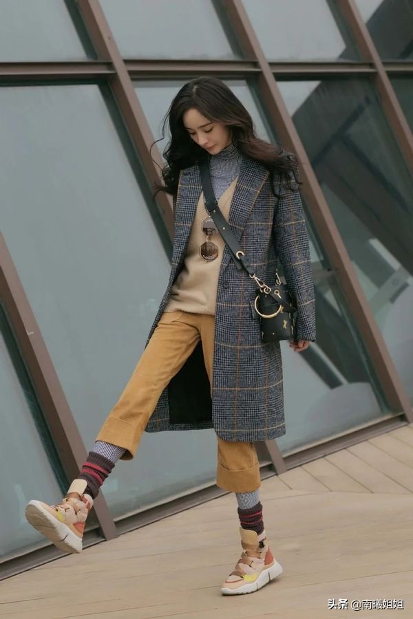 缩口裤怎么搭配高级,宽松裤怎么搭配才好看