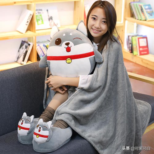 有男生给自己女朋友送礼物怎么办,女朋友频繁被其他男生追