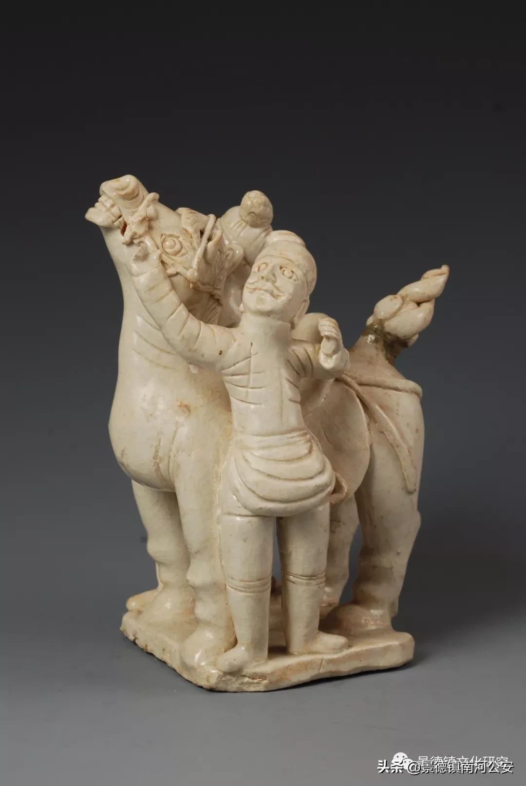 瓷器鉴定宋元青白瓷的时代特征,宋元时期景德镇青白瓷佛像底座