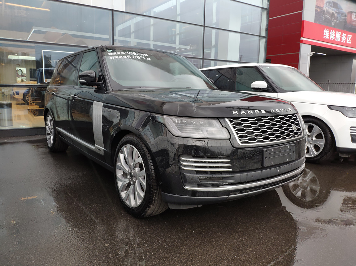 路虎揽胜尊崇创世加长霸气视频,霸气路虎揽胜加长白