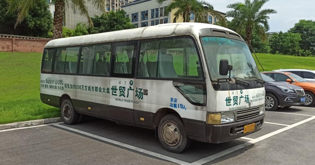 雷翻天！重庆首个带空中泳池的超级豪宅交房，现场惨不忍睹