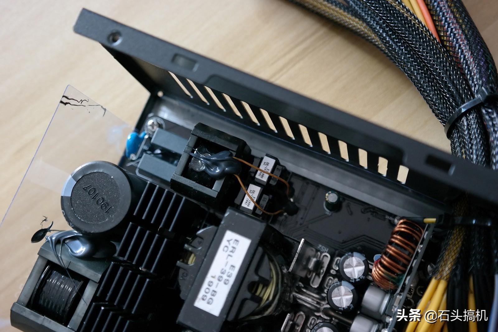 鑫谷gp700g白金版额定600w,鑫谷gp700p黑金