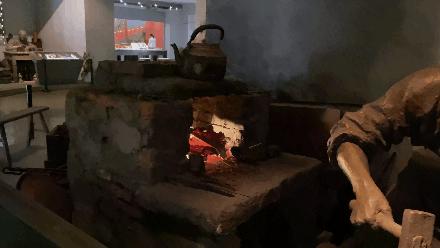 物开一刃为“刀”，两面*刃开**为“剑”，双刀相交为“剪”