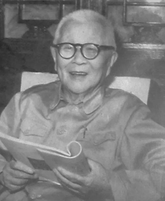 他曾与蒋介石交往密切,退出*产党共**后却被誉为“和平老人”