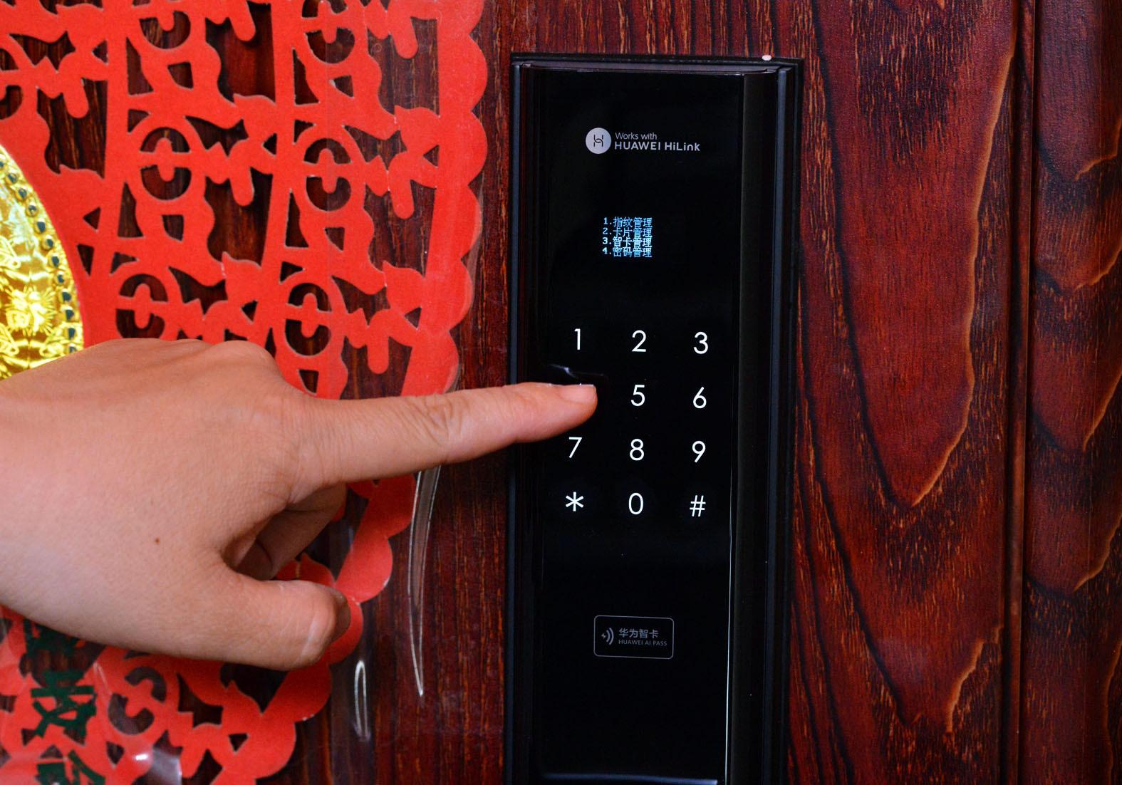 没带钥匙智能门锁,没带钥匙有办法开锁嘛