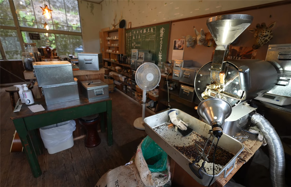 80后小伙回荒废十年的农村大学,80后小伙回荒废10年农村大学