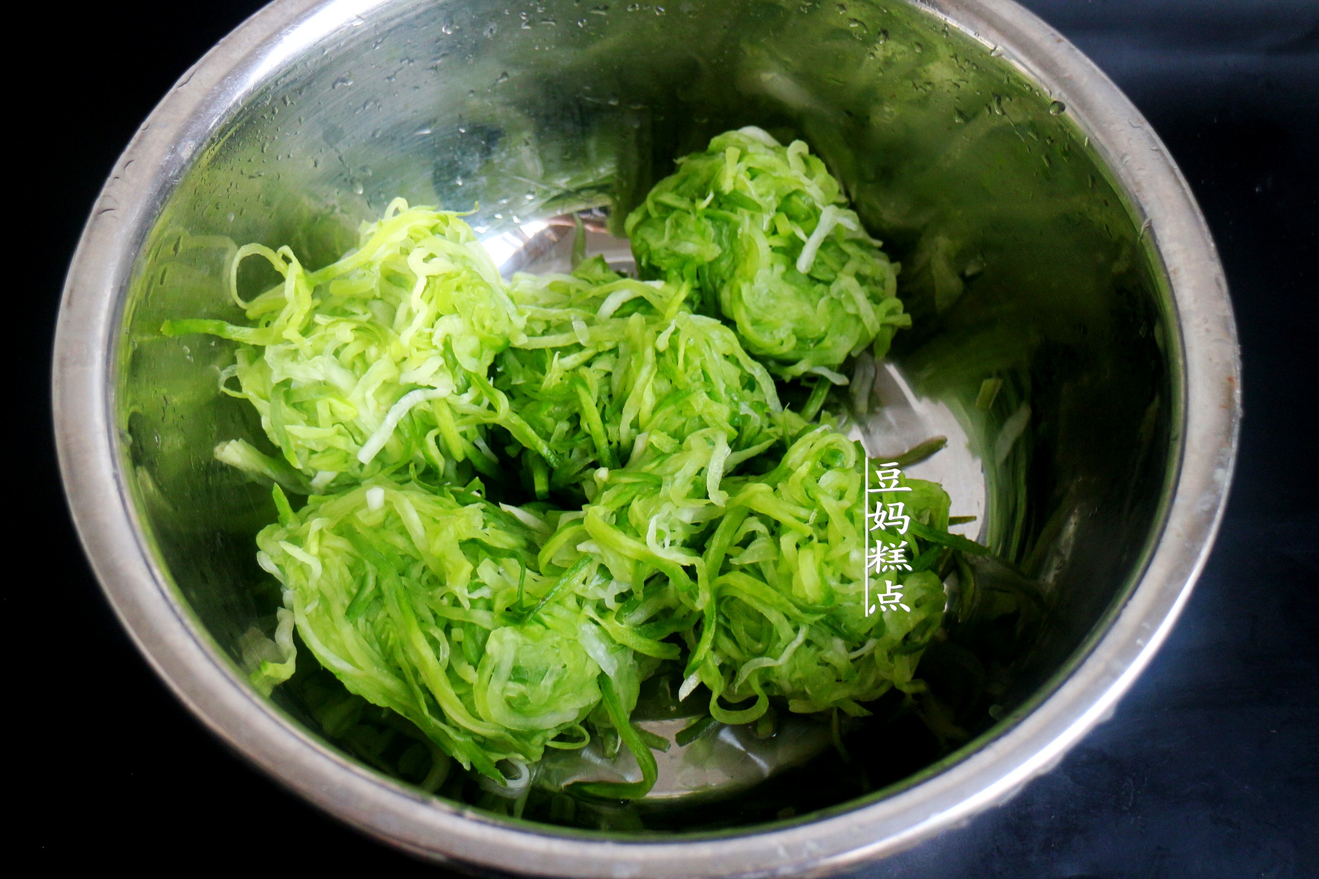 炸好丸子萝卜怎么做好吃,萝卜丸子放什么炸又酥又软