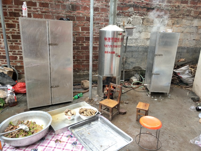 傻妞去吃双喜酒，农村不同的风俗不同的喜宴