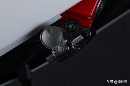 鏈敯澶嶅彜cb1300鍏ㄦ柊浠锋牸,鏈敯琛楄溅cb1300