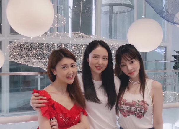 李小璐长相气质,李小璐2015年的照片