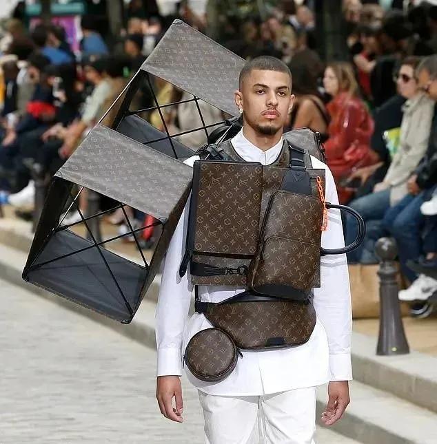 lv顶级旅行包多少钱,lv推出形似飞机的包售价25万