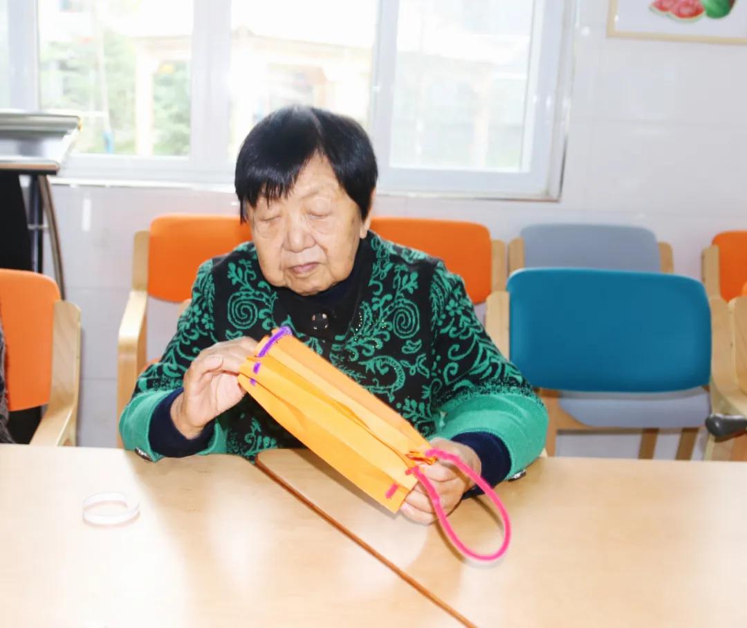 万圣节制作南瓜灯分享,万圣节南瓜灯里的糖果