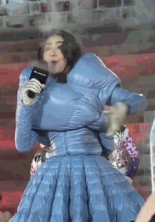 陈慧琳冬天室外唱歌,陈慧琳冬天有多冷