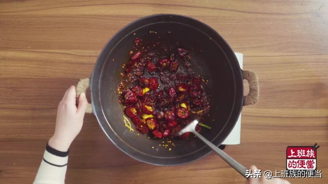 麻辣香锅饭店的做法教程,饭店麻辣香锅制作方法的视频