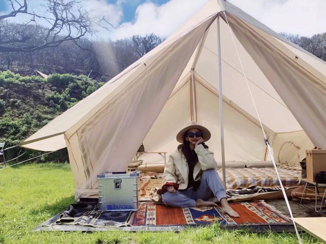 露营这阵风刮得太猛了,组团睡野地到底爽在哪里?