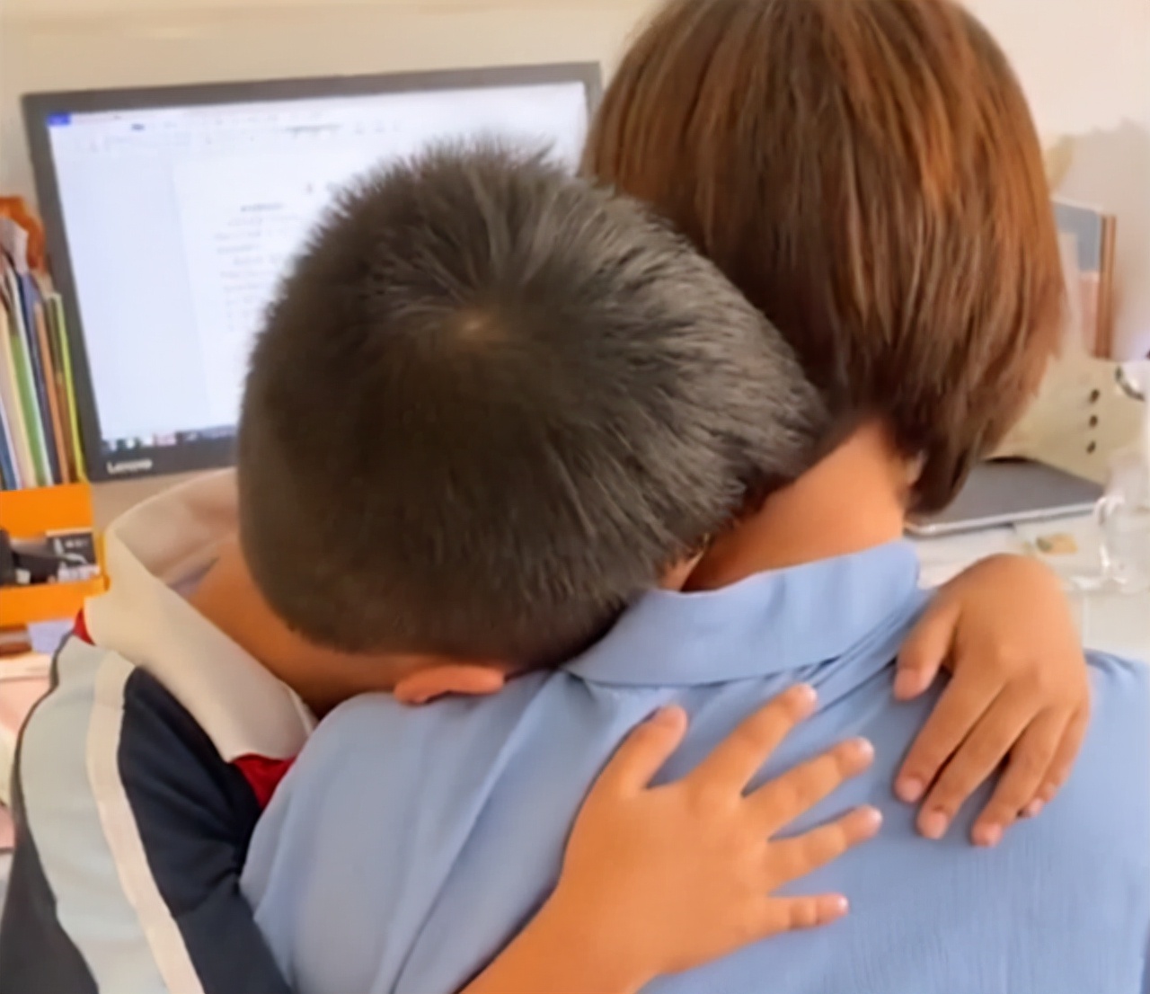 男孩升入二年级想念一年级的老师,男孩升入二年级想念老师