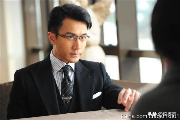 时隔九年重温《千山暮雪》莫绍谦依然是荧幕上最有魅力的“*兽禽**”