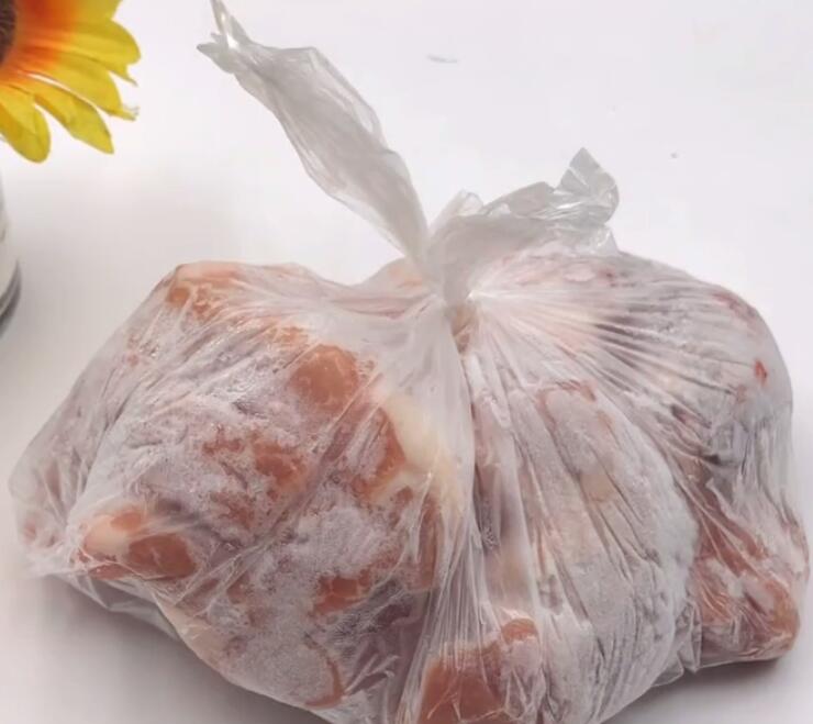 教你3招解冻肉小技巧10分钟搞定,解冻肉别拿水泡了大厨教一招