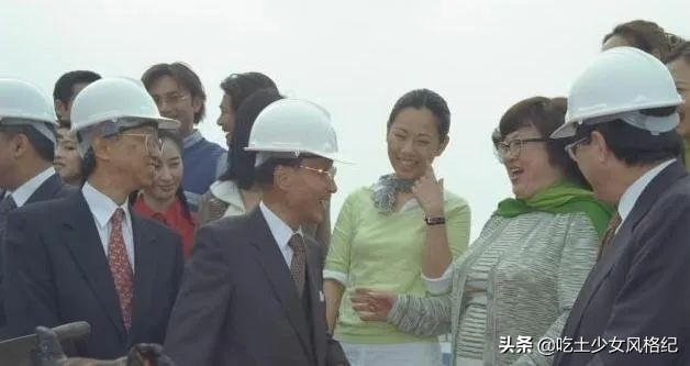 曾经生活在惊涛骇浪中的她为什么又站起来了？靠自救