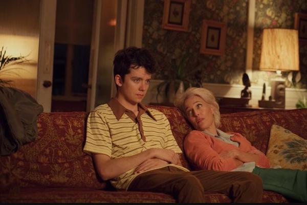 床单有痕迹，纸篓塞卫生纸，男孩的“生理期”同样值得父母重视