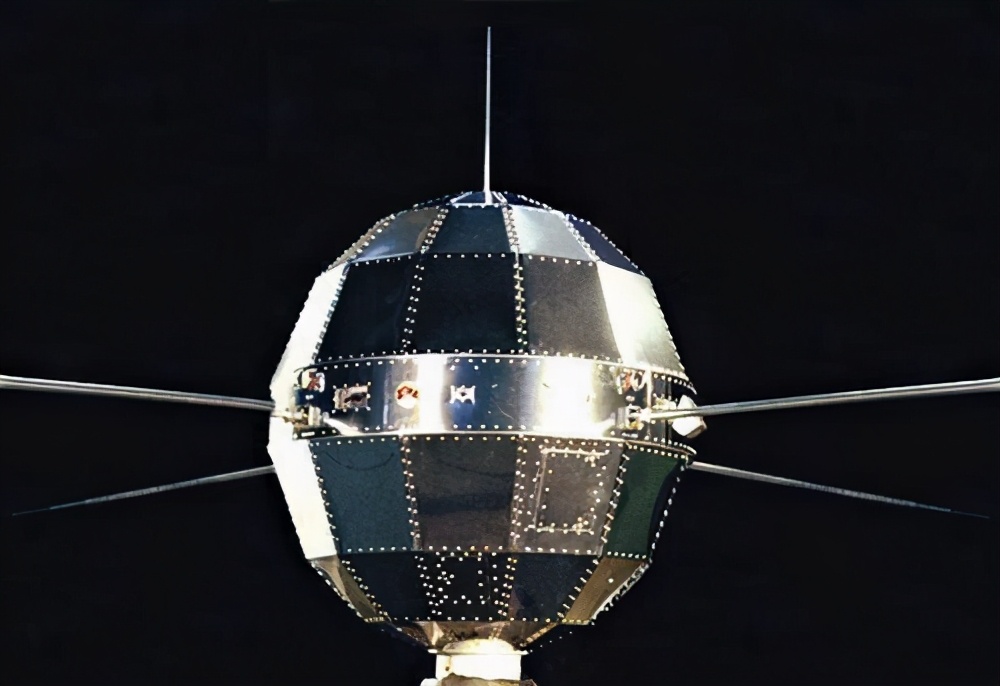 东方红一号和宇宙速度的关系,东方红一号绕地球一圈用多少时间