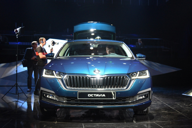 斯柯达明锐金色2019尾标带字母,斯柯达全新明锐19款